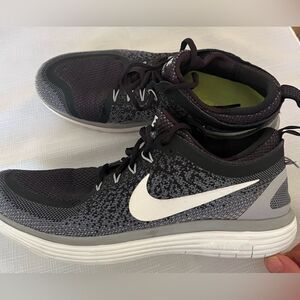Nike Free Lunarlon black/gray specks, white sole, great condition, lightweight,9